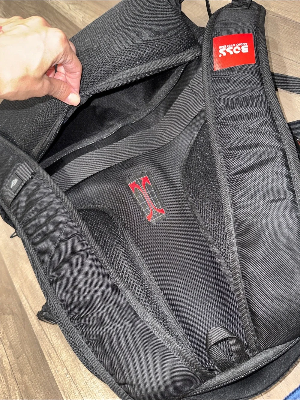 Elite Boss Audio Systems - Black Men's Backpack.